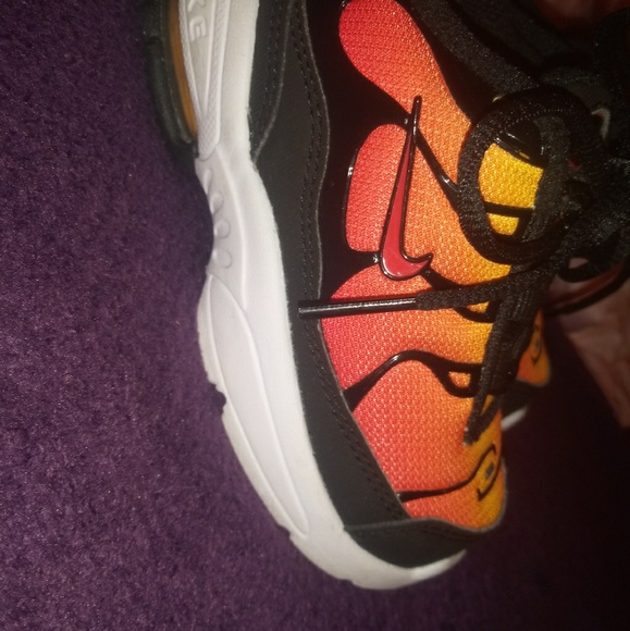 red and black air max plus toddler